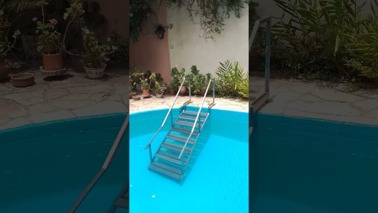 escaleras de piscina para personas mayores